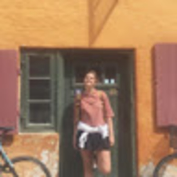 Meet your Posher, Daina - Picture 1 of 1